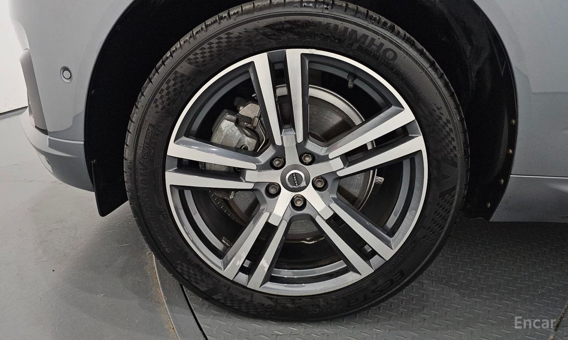 Volvo XC60 Second Generation T8 R-Design №6