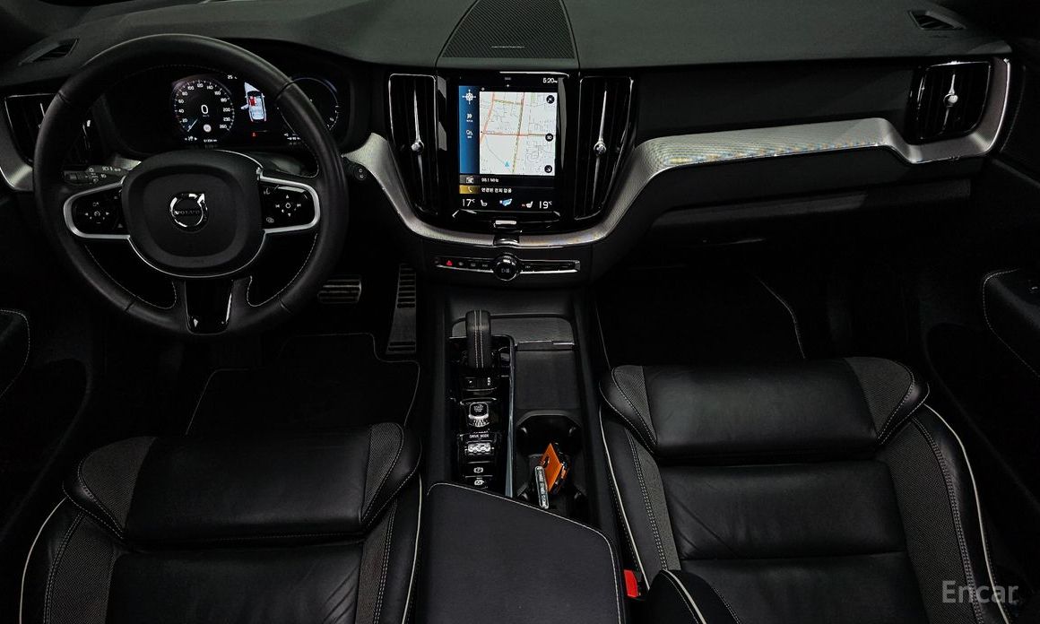 Volvo XC60 Second Generation T8 R-Design №8