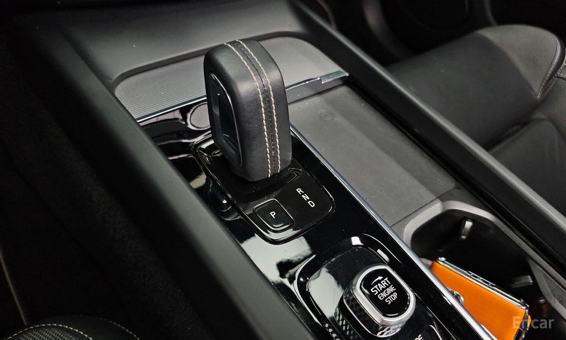 Volvo XC60 Second Generation T8 R-Design №10