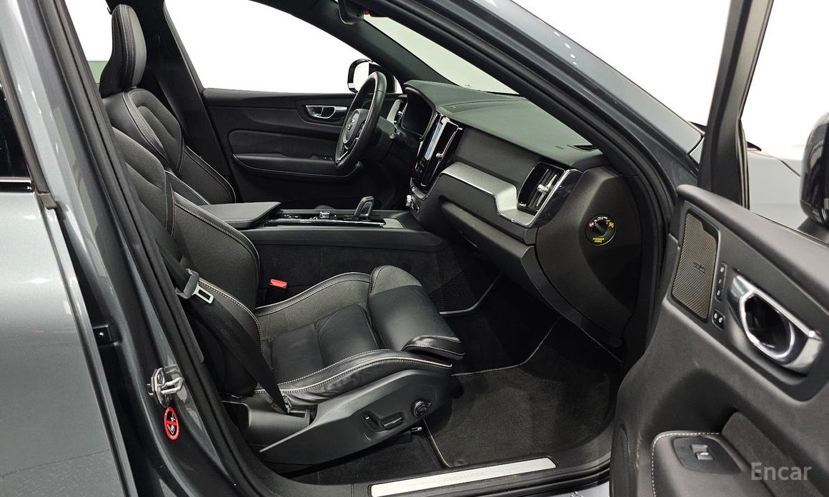 Volvo XC60 Second Generation T8 R-Design №11