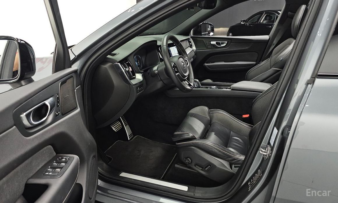 Volvo XC60 Second Generation T8 R-Design №12