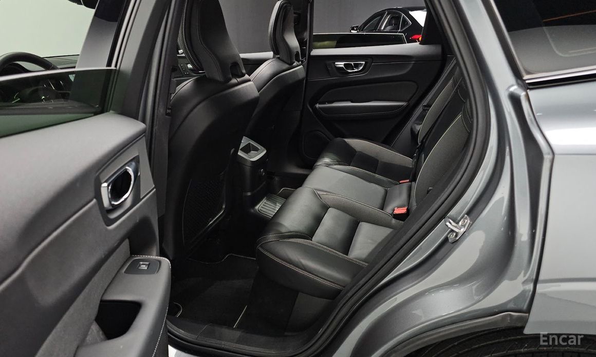 Volvo XC60 Second Generation T8 R-Design №13