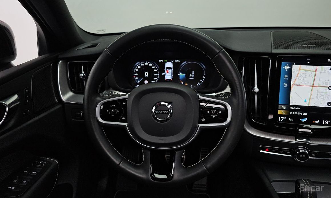 Volvo XC60 Second Generation T8 R-Design №14