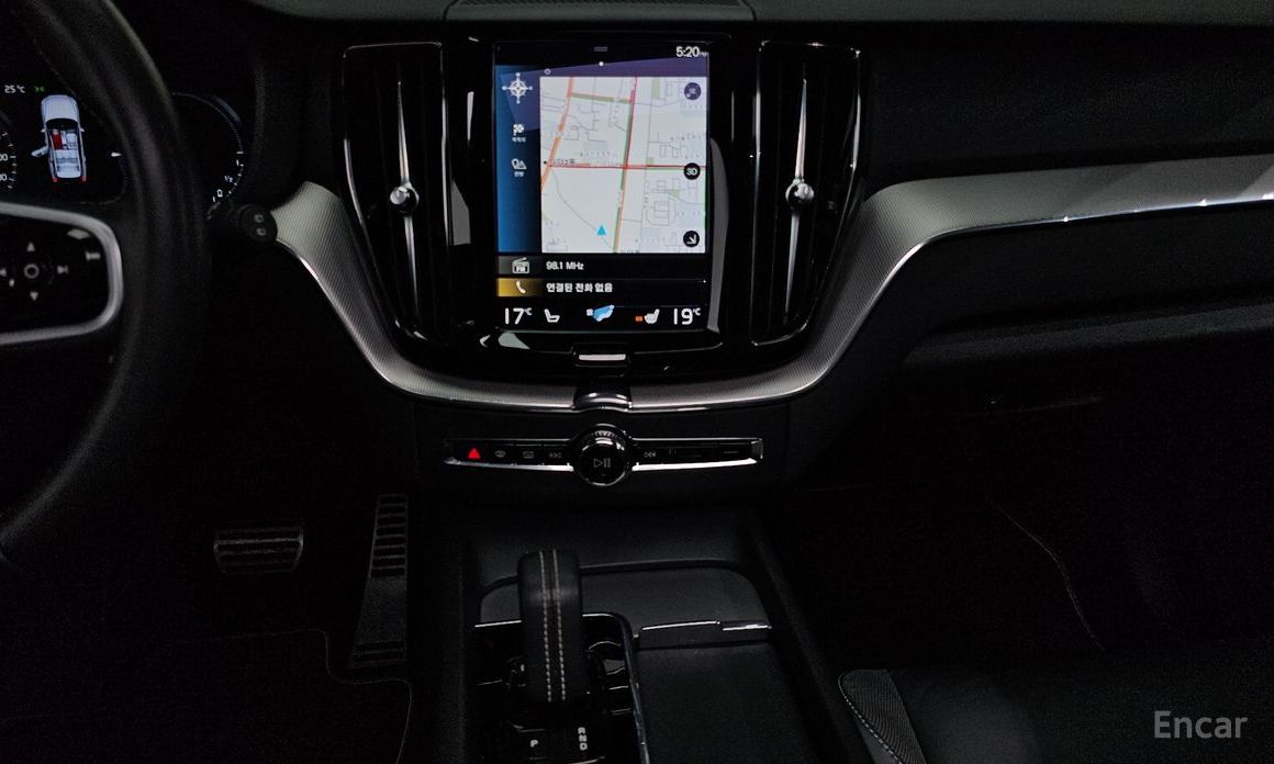 Volvo XC60 Second Generation T8 R-Design №15