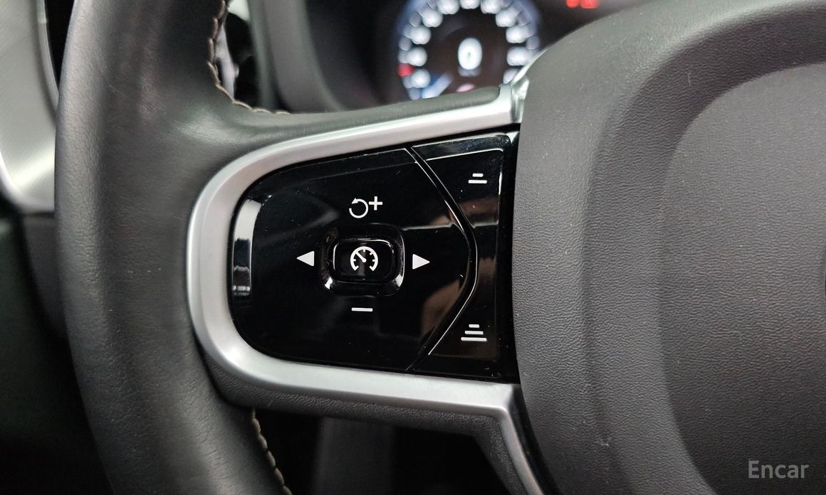 Volvo XC60 Second Generation T8 R-Design №19