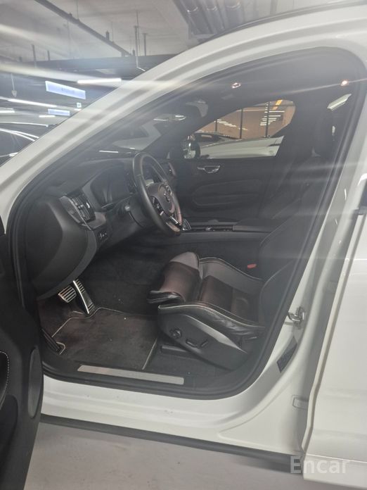 Volvo XC60 Second Generation T8 R-Design №6