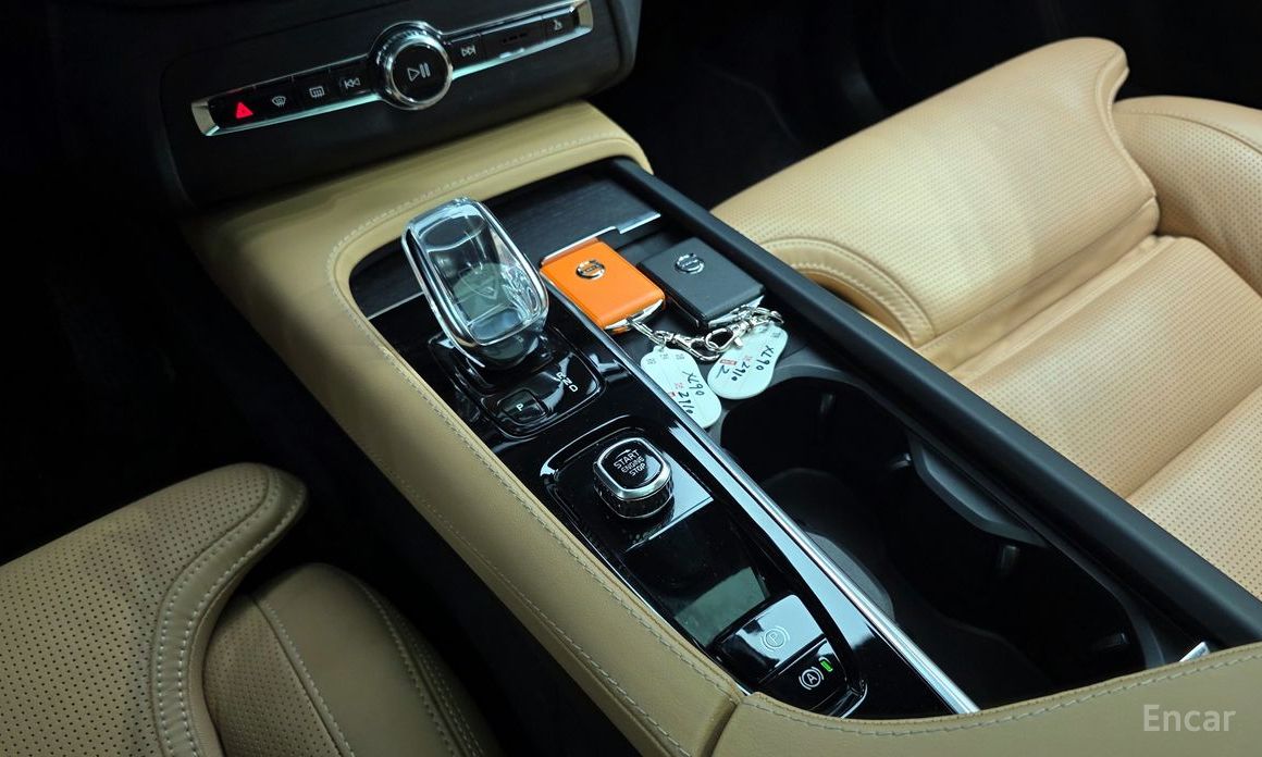 XC90 2nd Generation T8 Ultimate Bright Hybrid 10
