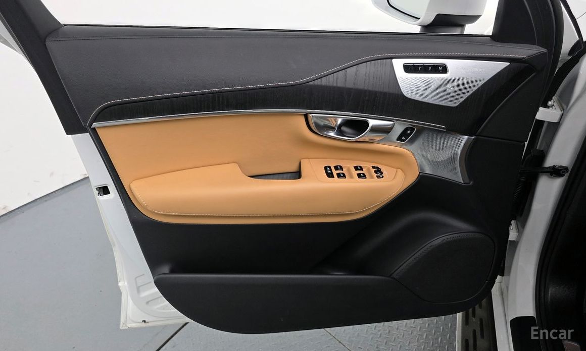 XC90 2nd Generation T8 Ultimate Bright Hybrid 19