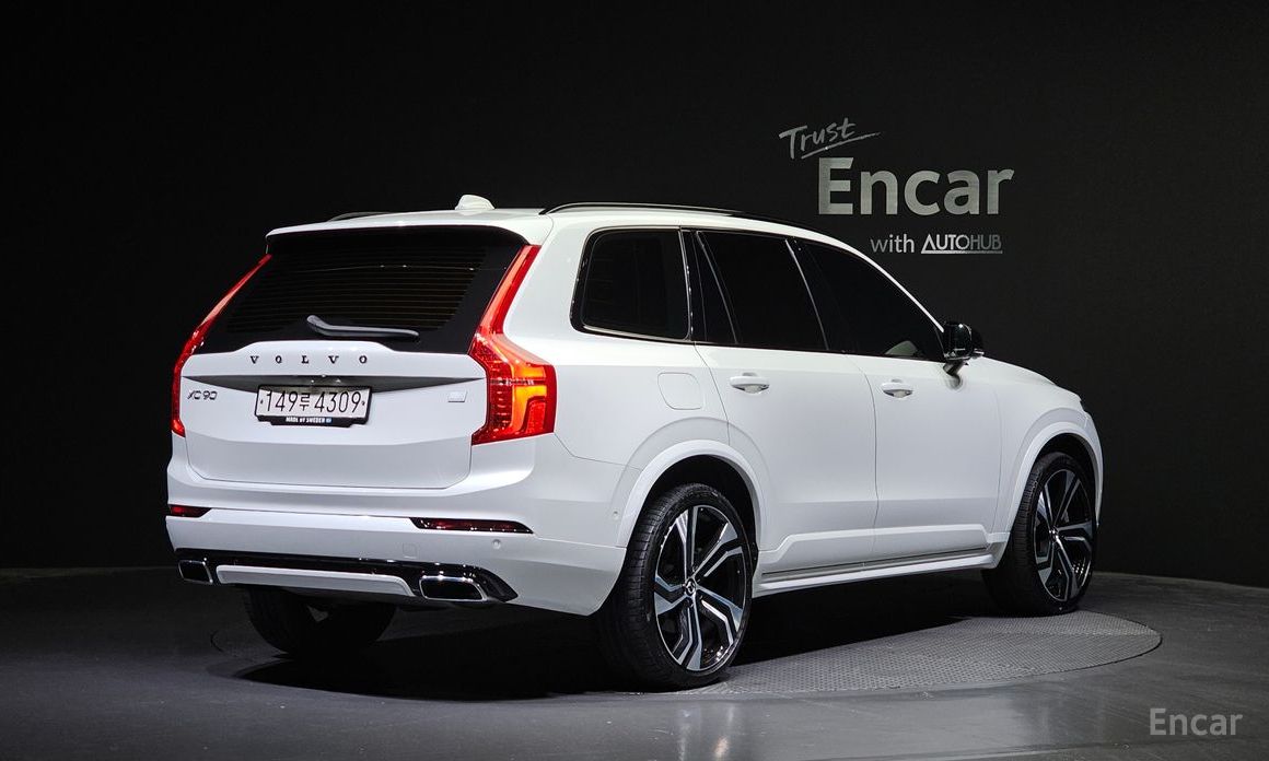 XC90 Second Generation T8 R-Design Hybrid 3