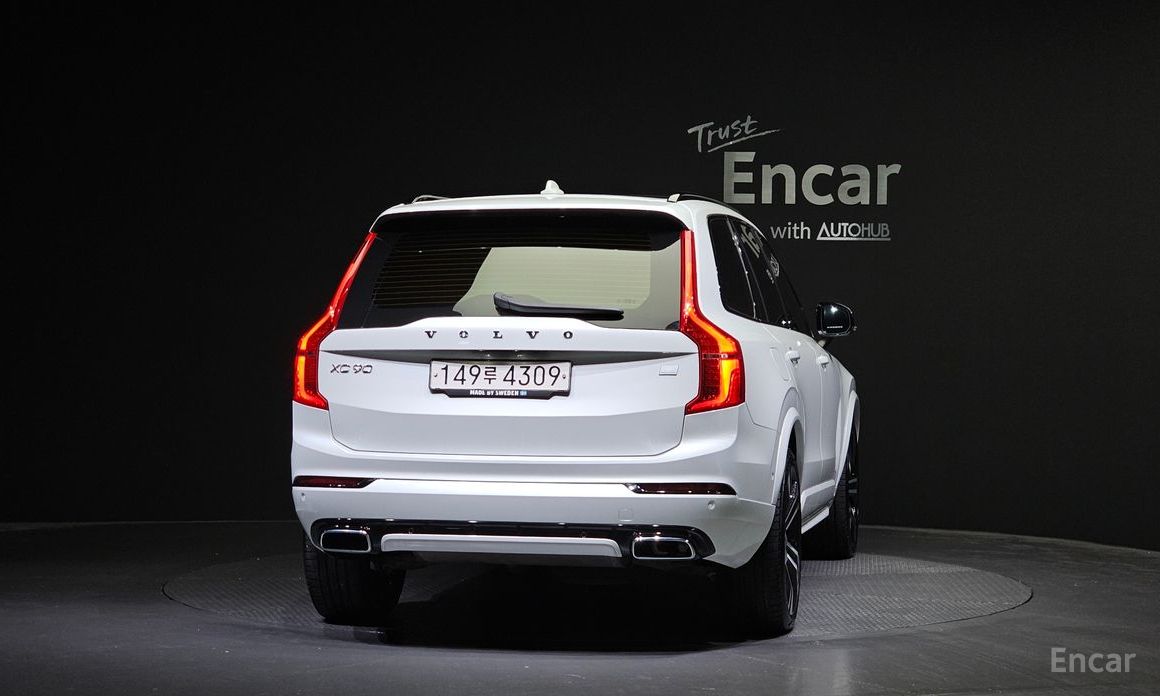 XC90 Second Generation T8 R-Design Hybrid 5