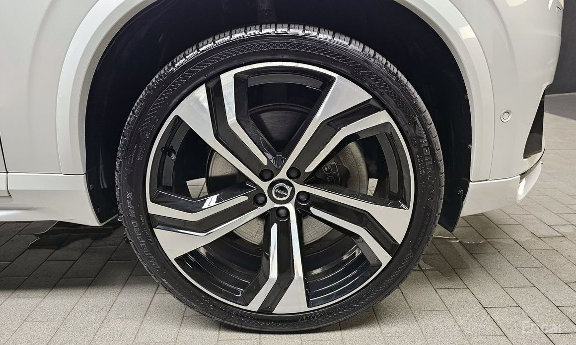 XC90 Second Generation T8 R-Design Hybrid 6