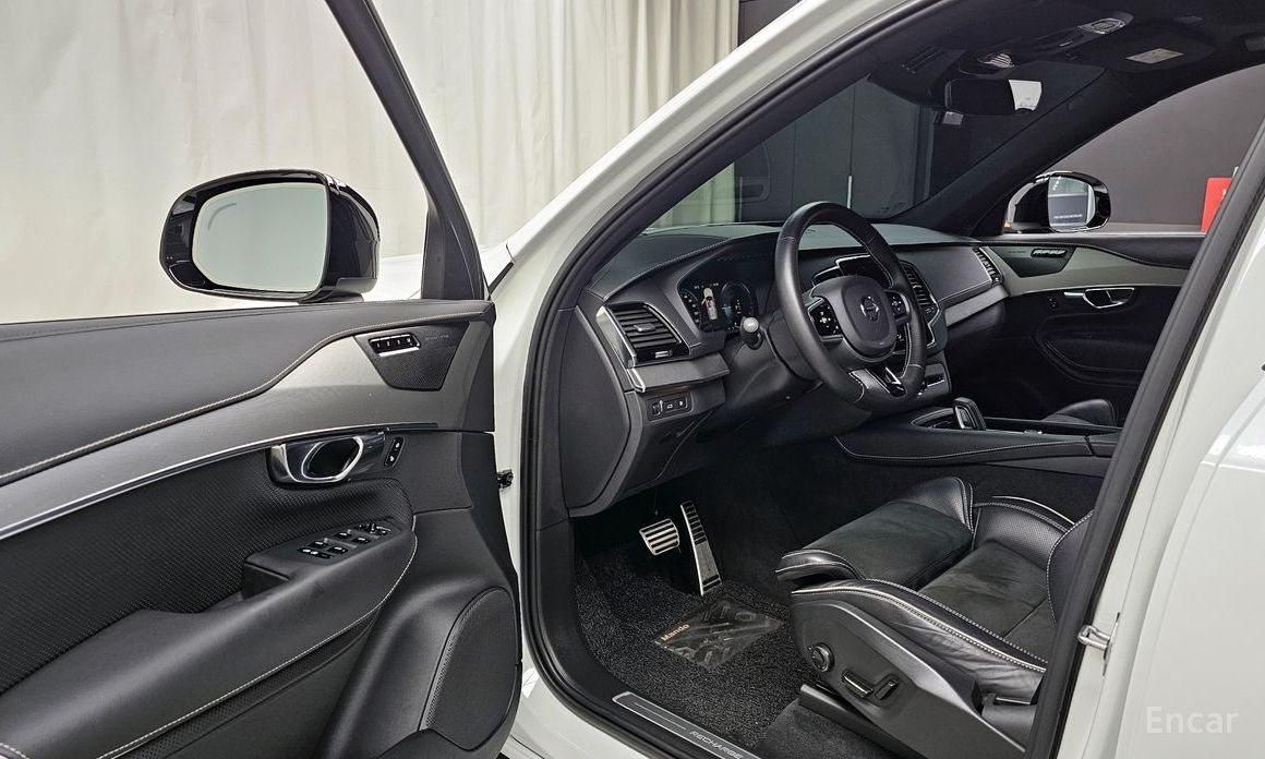 XC90 Second Generation T8 R-Design Hybrid 11