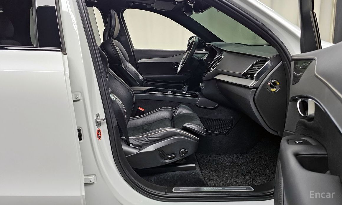 XC90 Second Generation T8 R-Design Hybrid 12