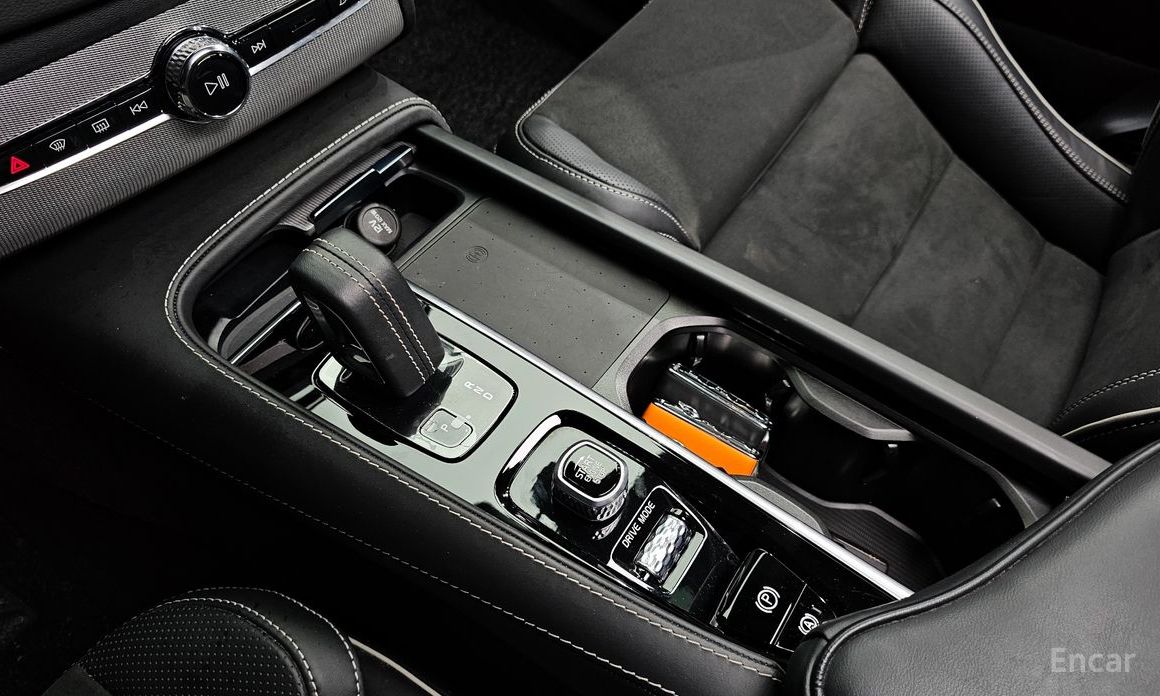 Volvo XC90 Second Generation T8 R-Design Hybrid №10