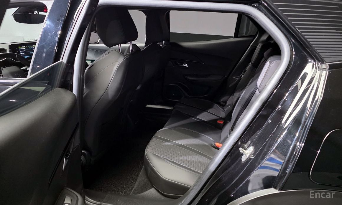 Peugeot e-2008 Second Generation EV GT №12