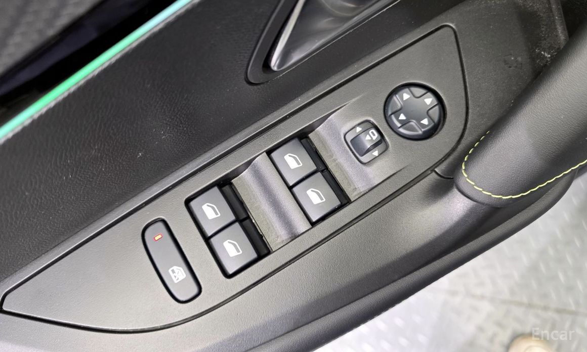 Peugeot e-2008 Second Generation EV GT №15